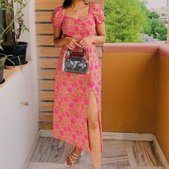 Dresses & Skirts - Floral puff sleeve midi dress with slit